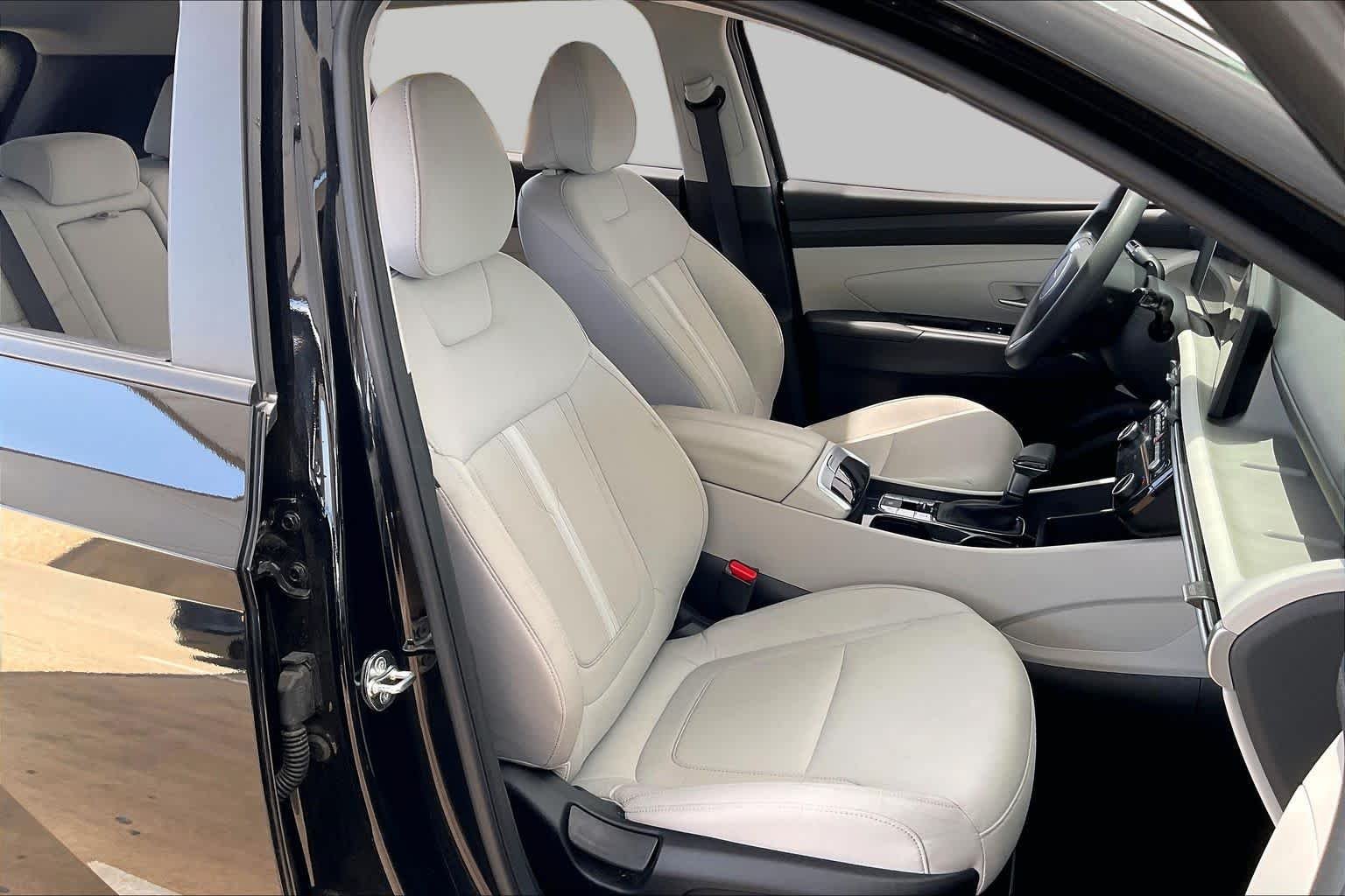 Used 2025 Phantom Black Hyundai SEL image 10
