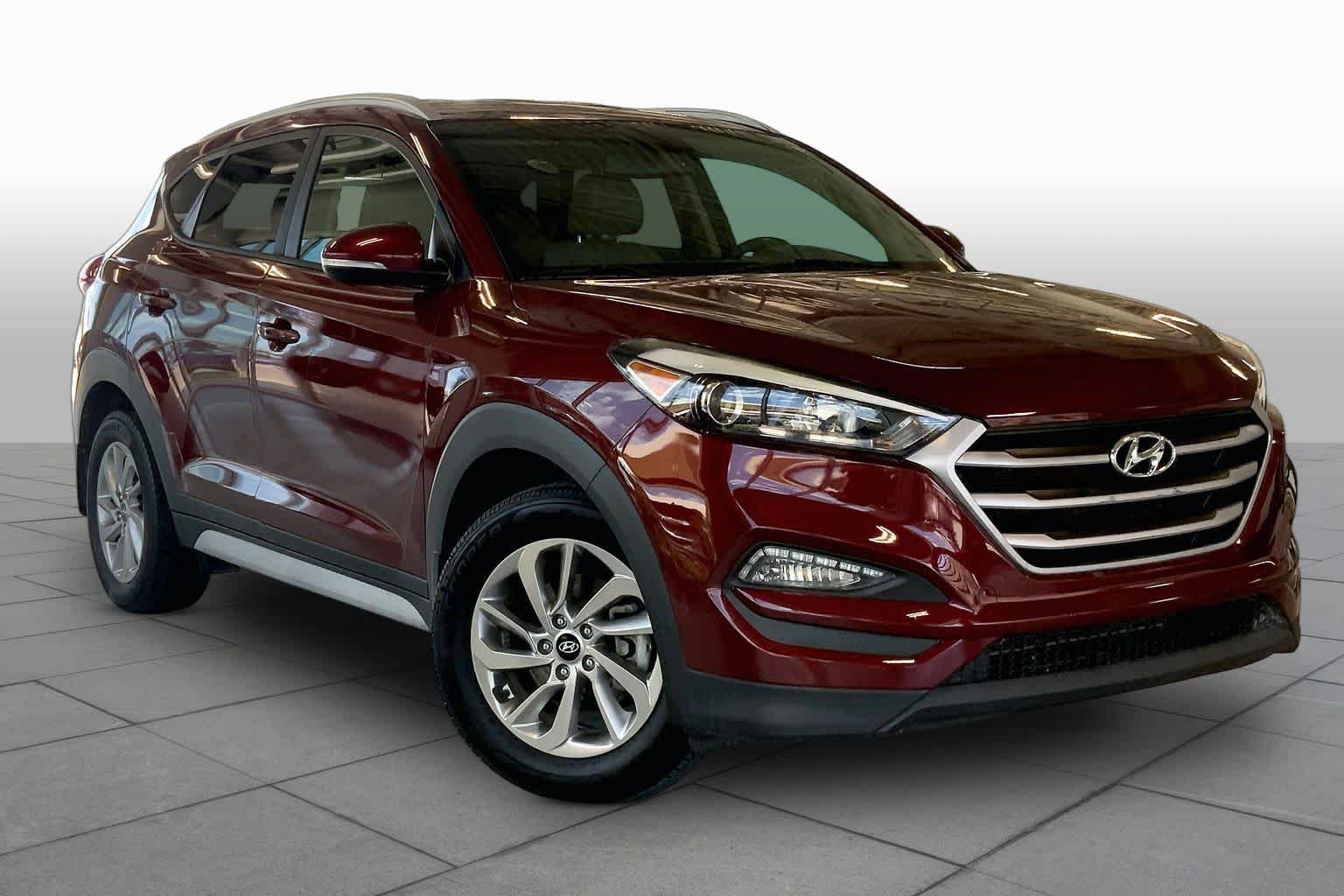 Used 2017 Ruby Wine Hyundai SE Plus image 3
