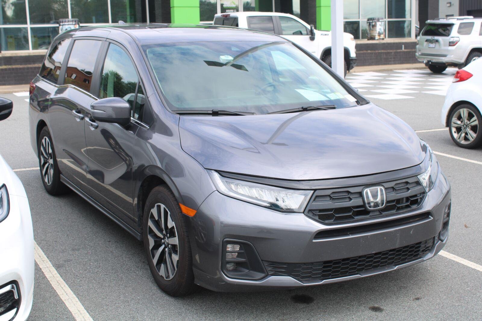 Used 2025  Honda EX-L image 3