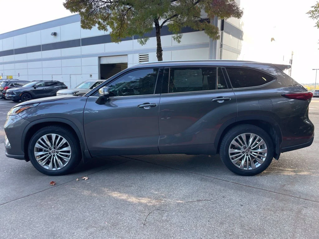 Used 2022 Magnetic Gray Metallic Toyota Platinum image 6