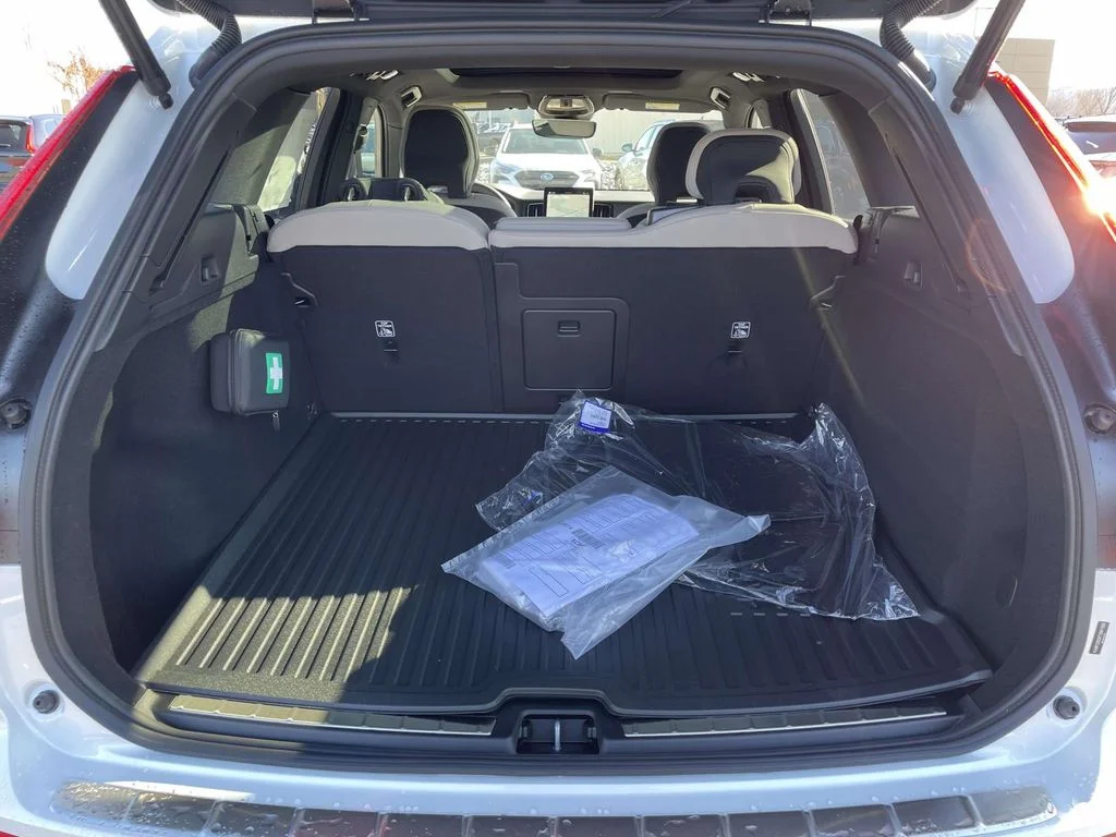 New 2026 Crystal White Volvo Plus image 29