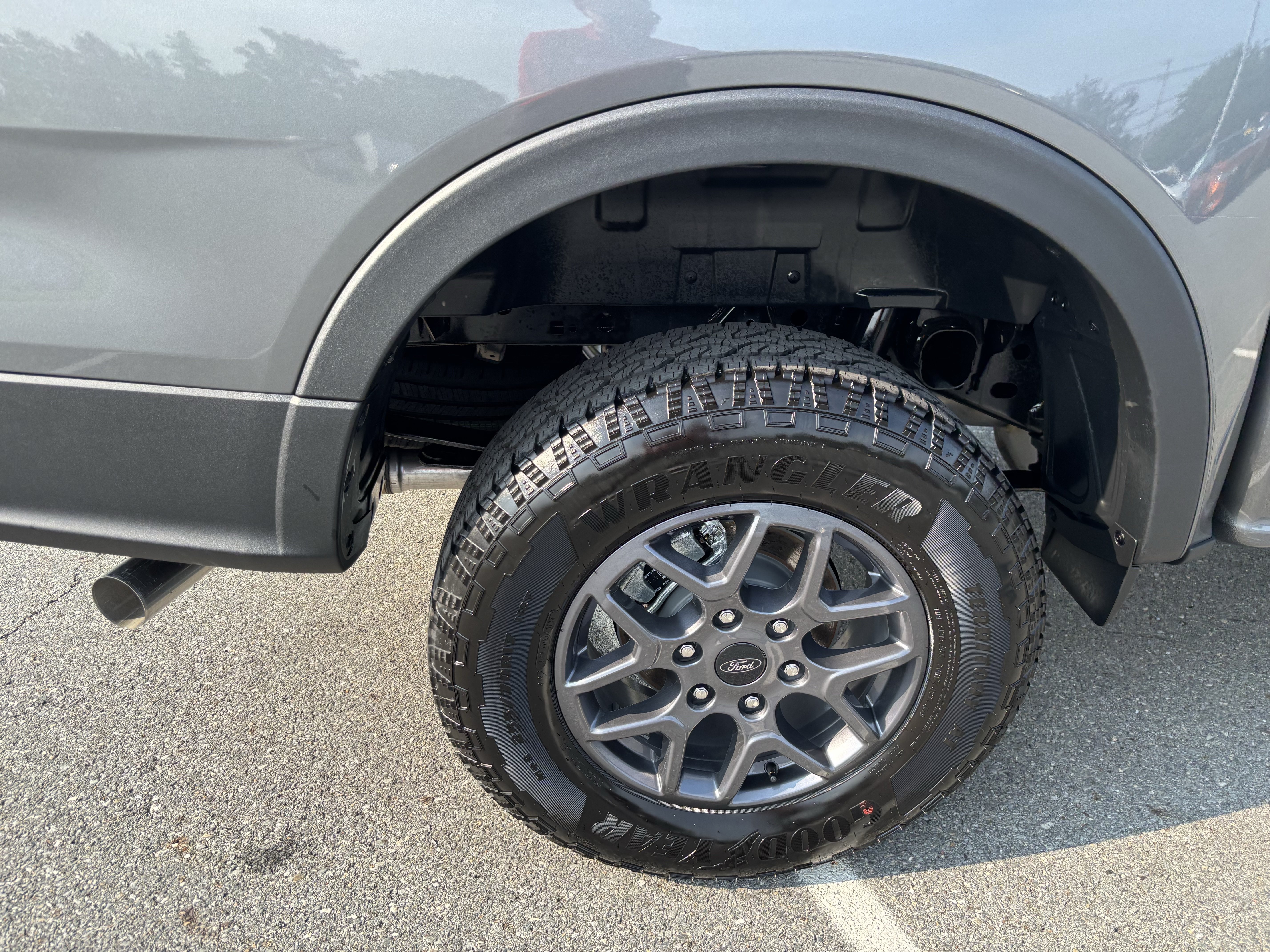 New 2026 Carbonized Gray Metallic Ford XLT image 9
