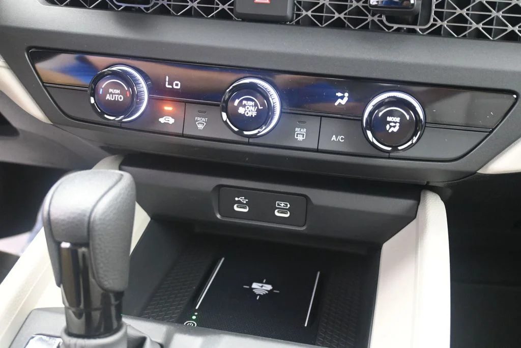 New 2026 Platinum White Pearl Honda LX image 24