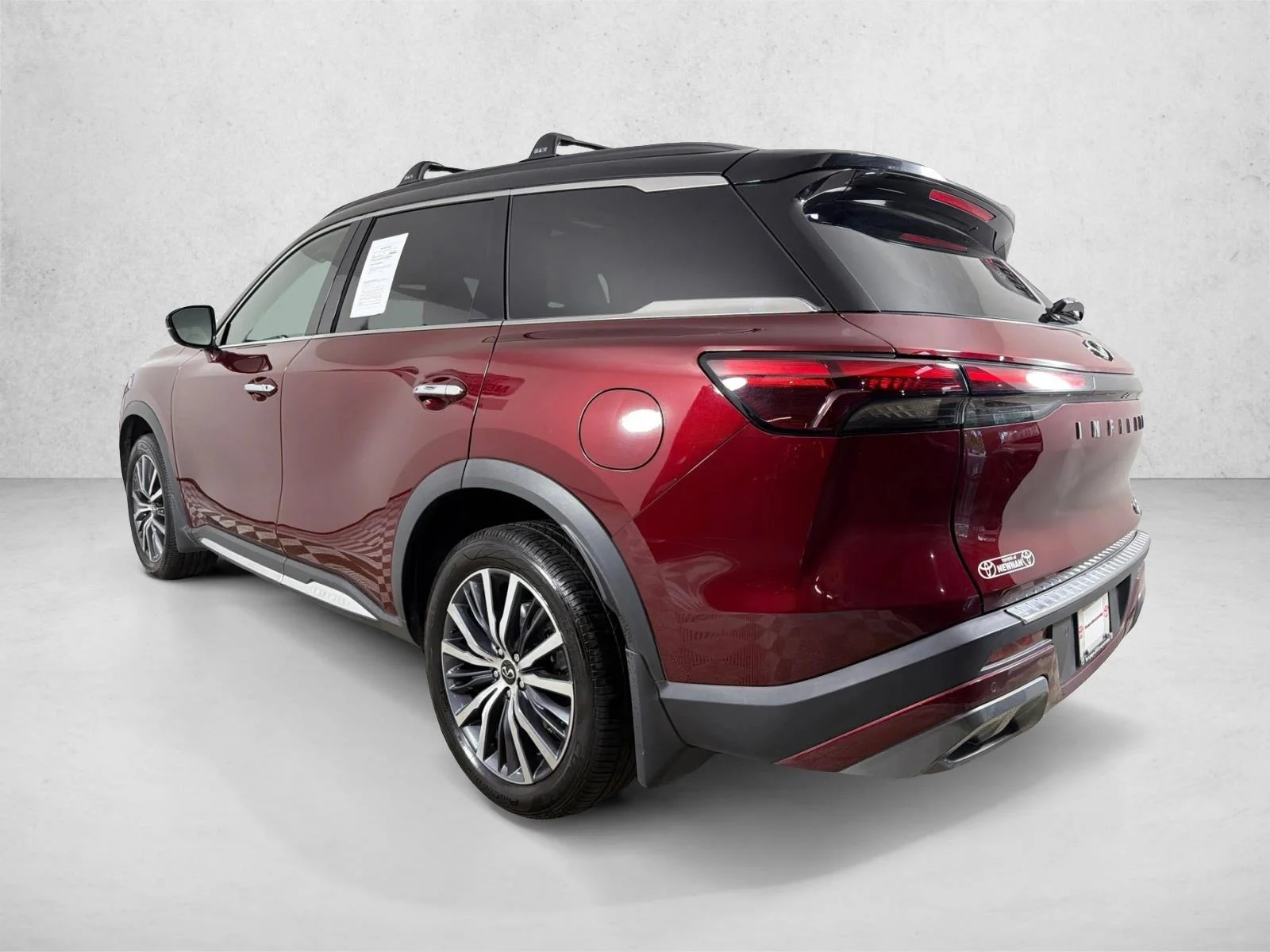 Used 2023 Maroon INFINITI AUTOGRAPH image 7