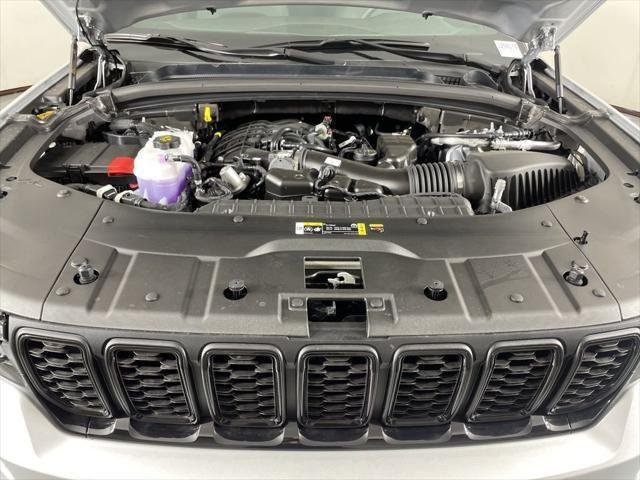 New 2025 Silver Zynith Exterior Paint Jeep Altitude X image 48