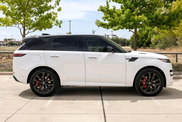 Used 2024  Land Rover Dynamic SE image 8