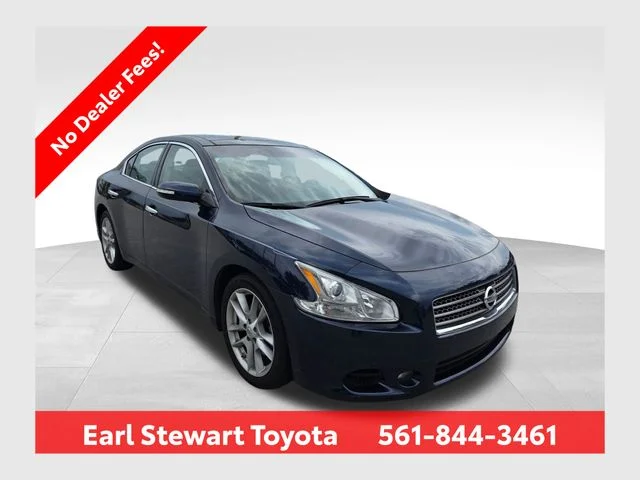 2010 Nissan Maxima's photo