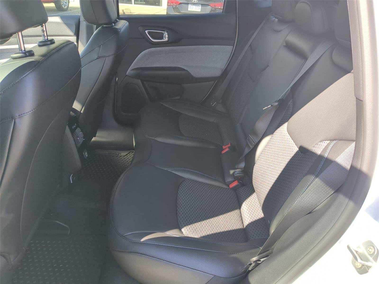 Used 2026 Bright White Clearcoat Jeep Latitude image 27