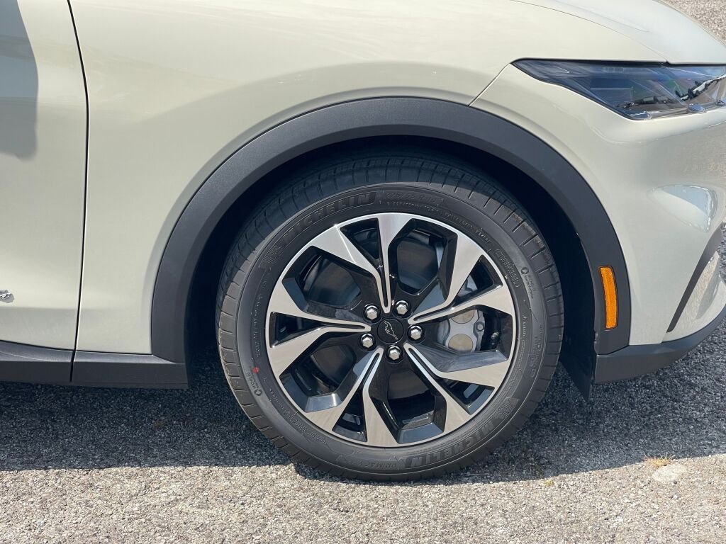 New 2026 Desert Sand Ford Select image 23
