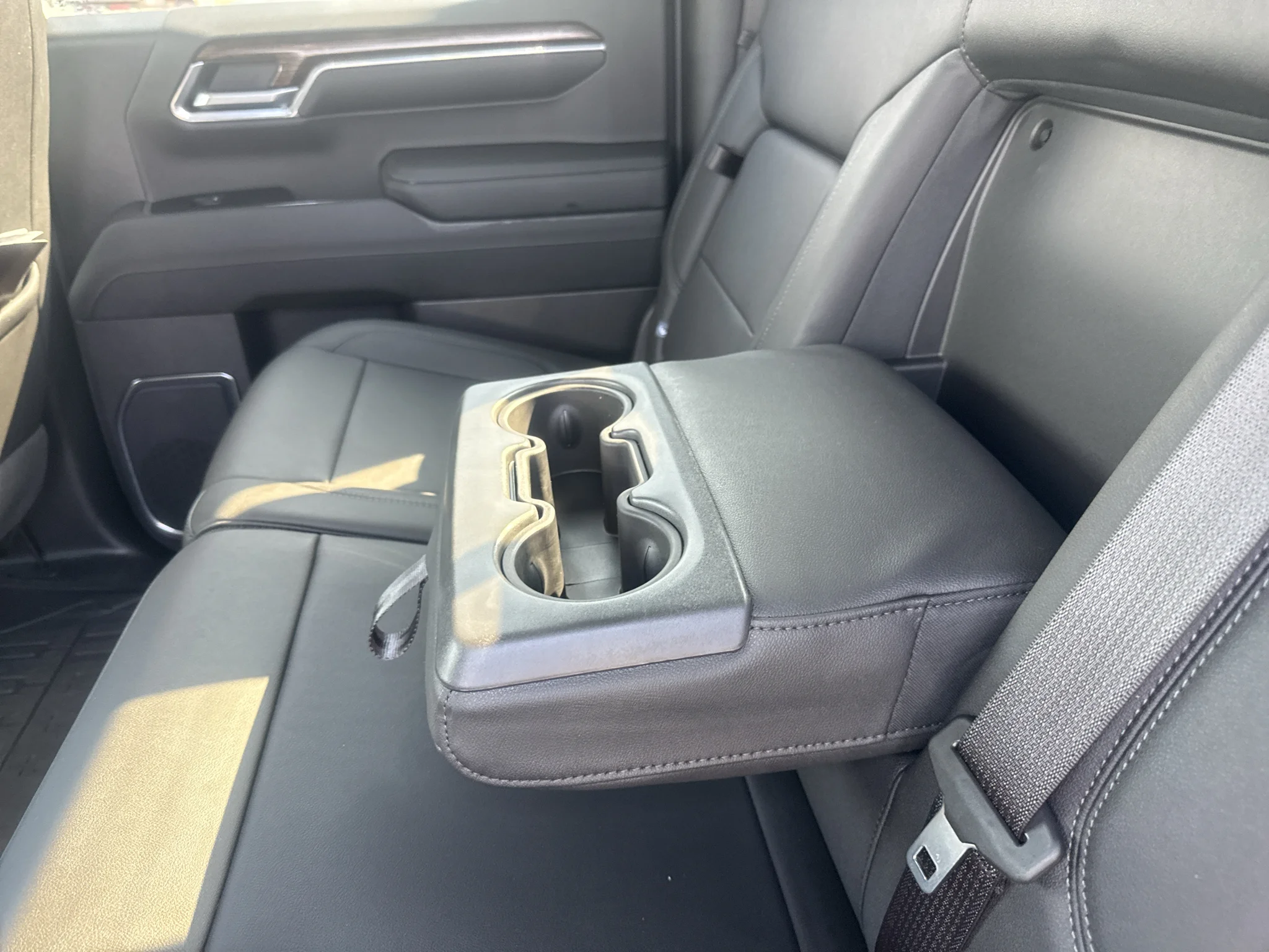 Used 2024 Summit White GMC Elevation image 17