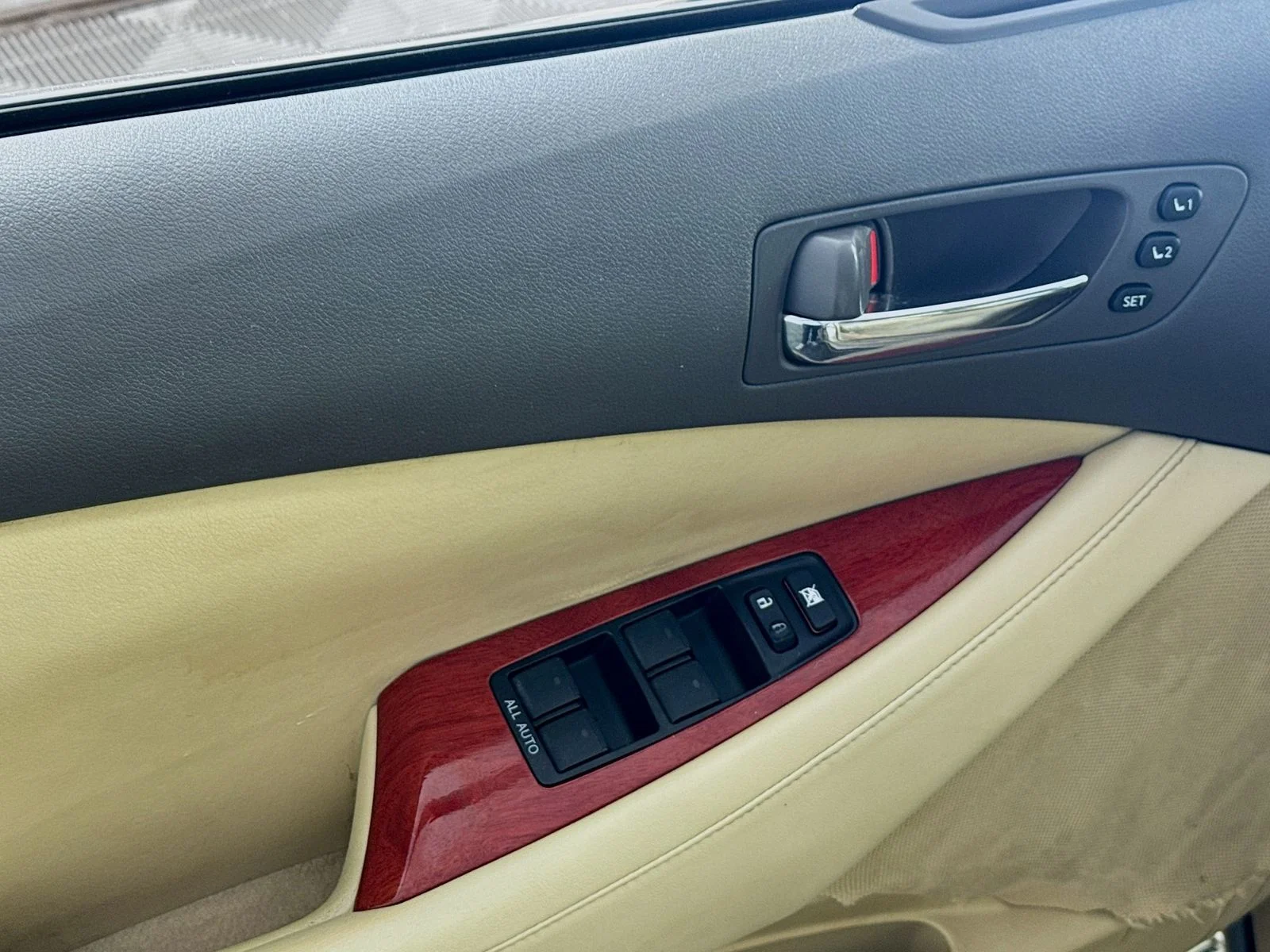 Used 2009 Beige Lexus 350 image 12