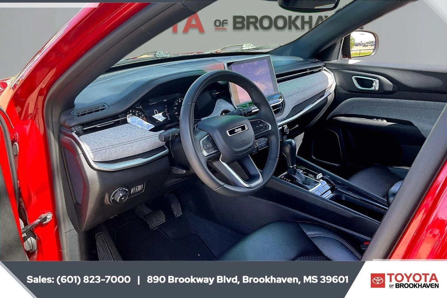 Used 2024 Red Hot Pearlcoat Jeep Latitude image 12