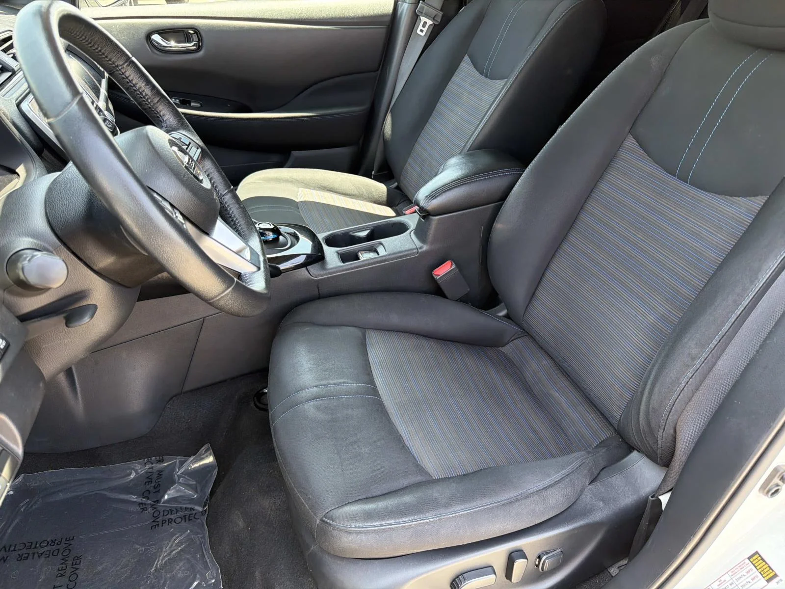 Used 2021 PEARL WHITE Nissan SV PLUS HATCHBACK image 19