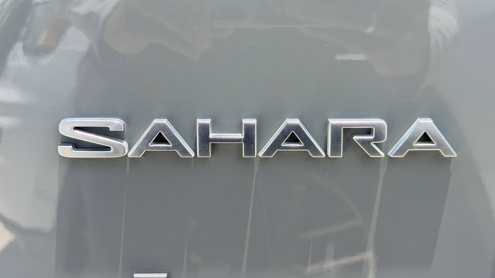 Used 2018 Sting-Gray Clearcoat Jeep Sahara image 16