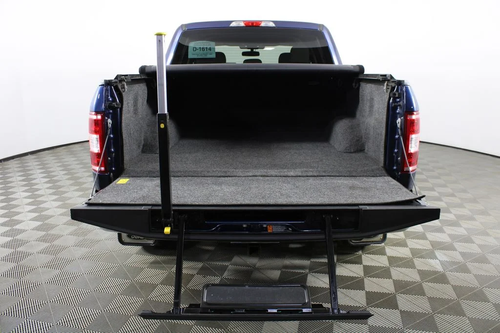 Used 2020 Blue Ford XLT image 7