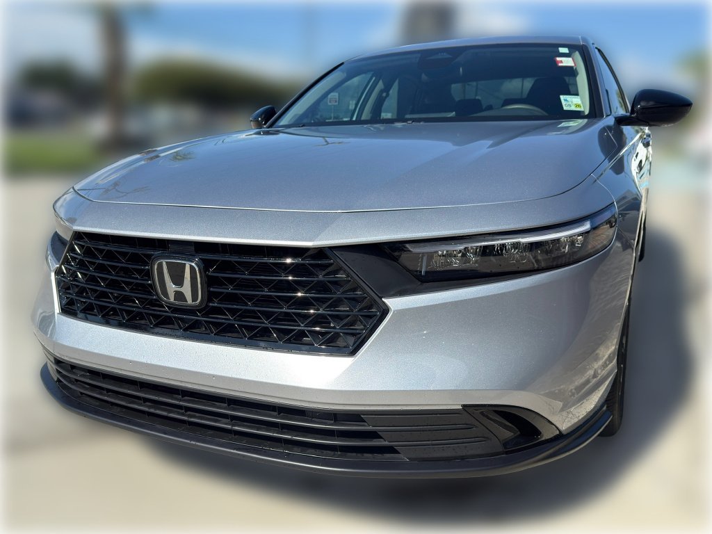 Used 2025 Solar Silver Metallic Honda SE image 3