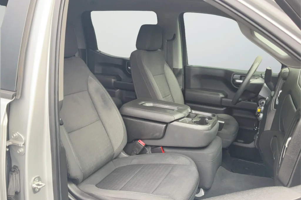 Used 2022 SILVER ICE METALLIC Chevrolet Custom image 19