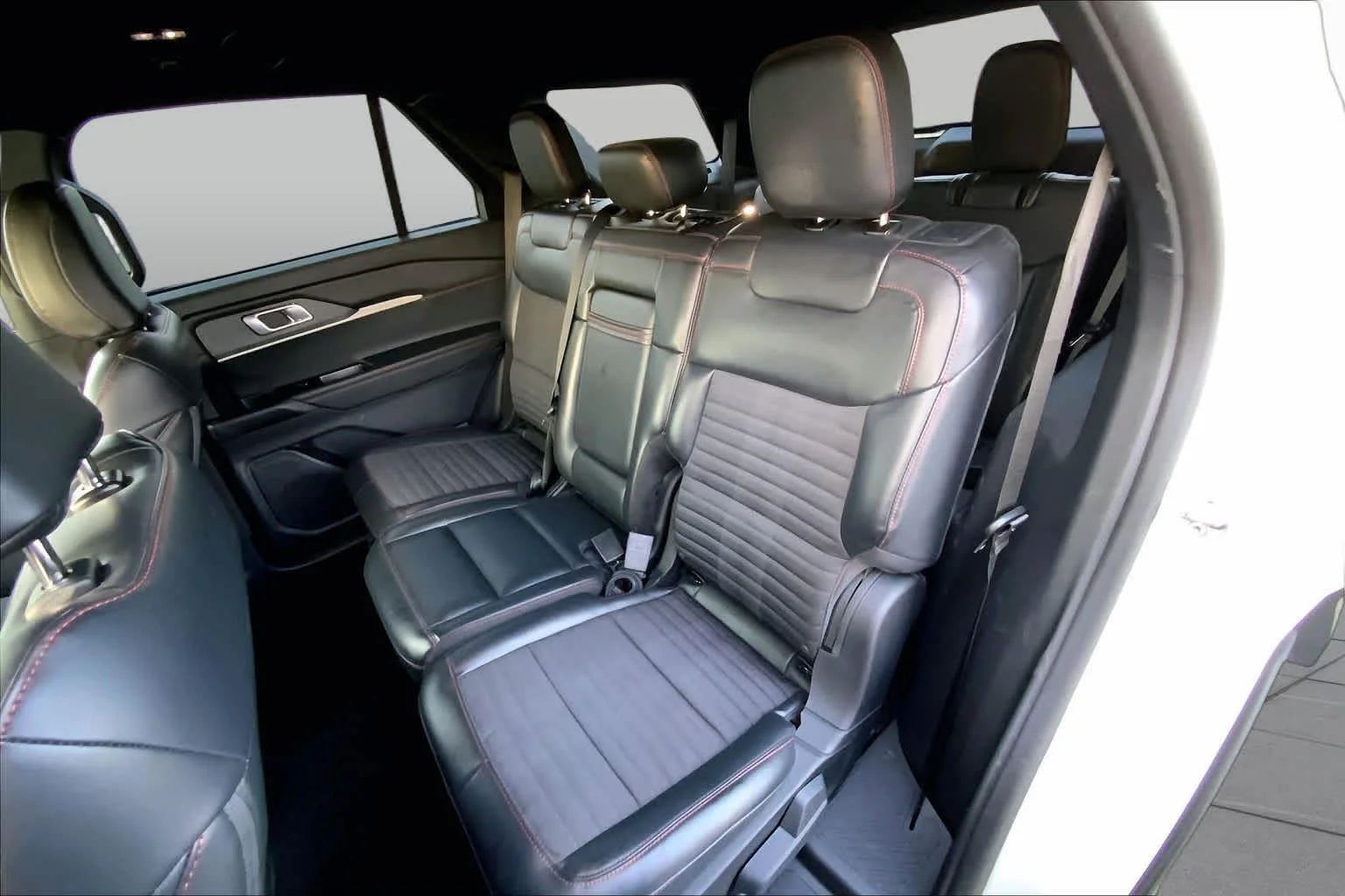 Used 2025 Star White Metallic Tri-Coat Ford ST-Line image 17