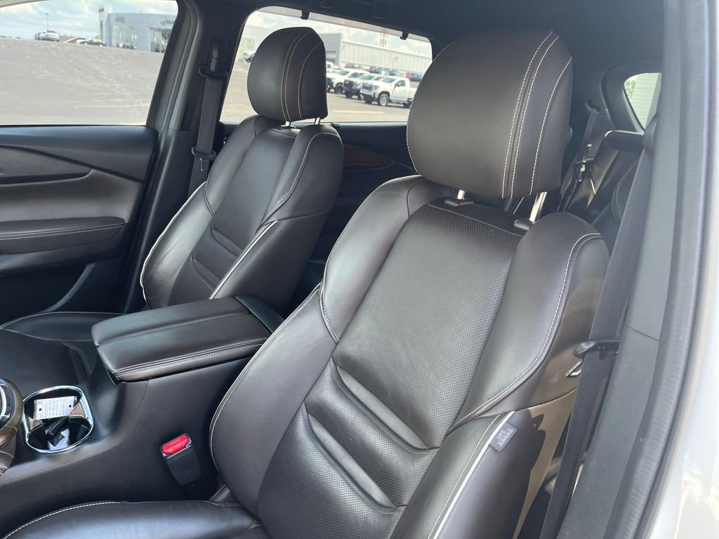 Used 2020 White Mazda Signature image 12
