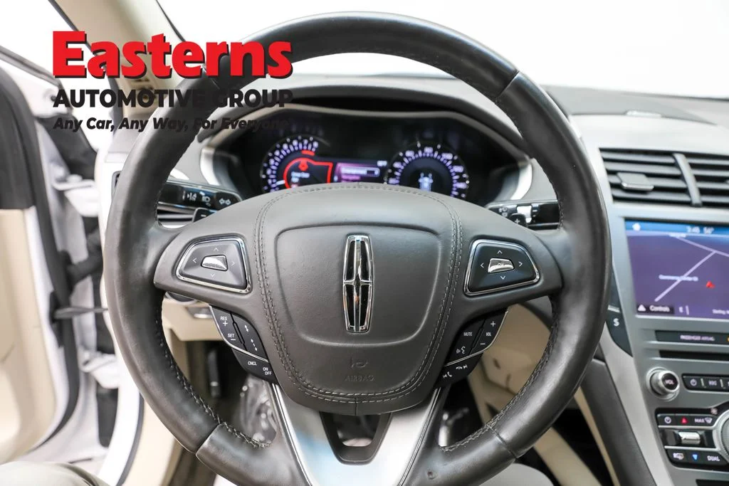 Used 2019 White Lincoln Reserve image 10