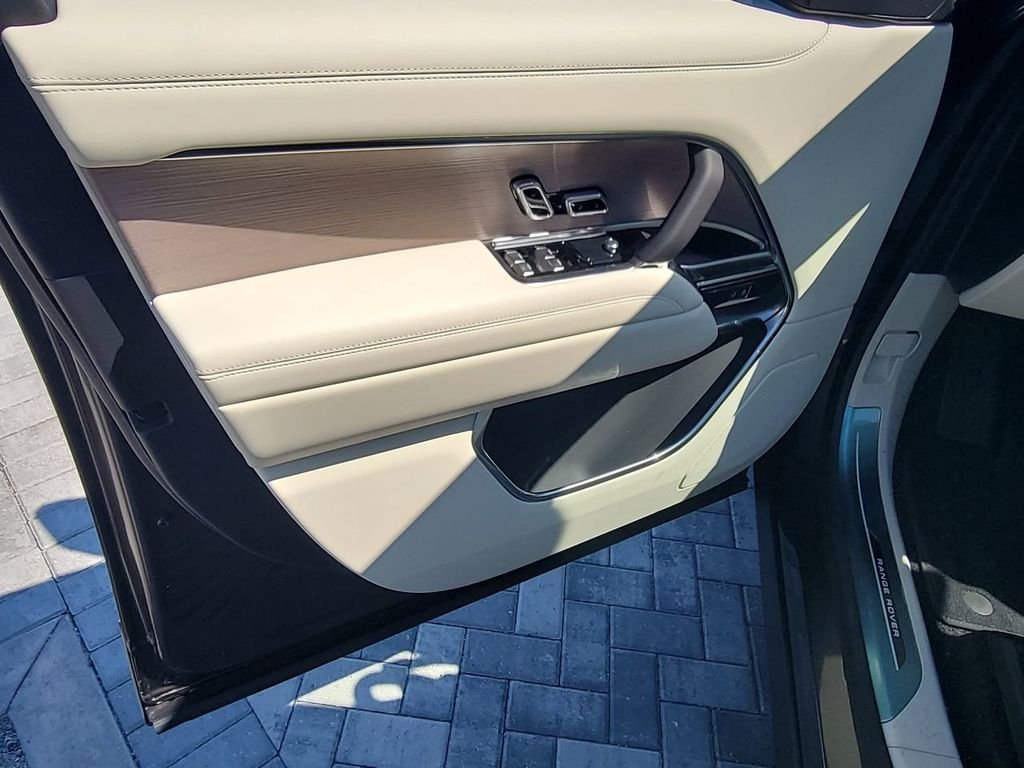 New 2026 Charente Grey Land Rover SE image 23