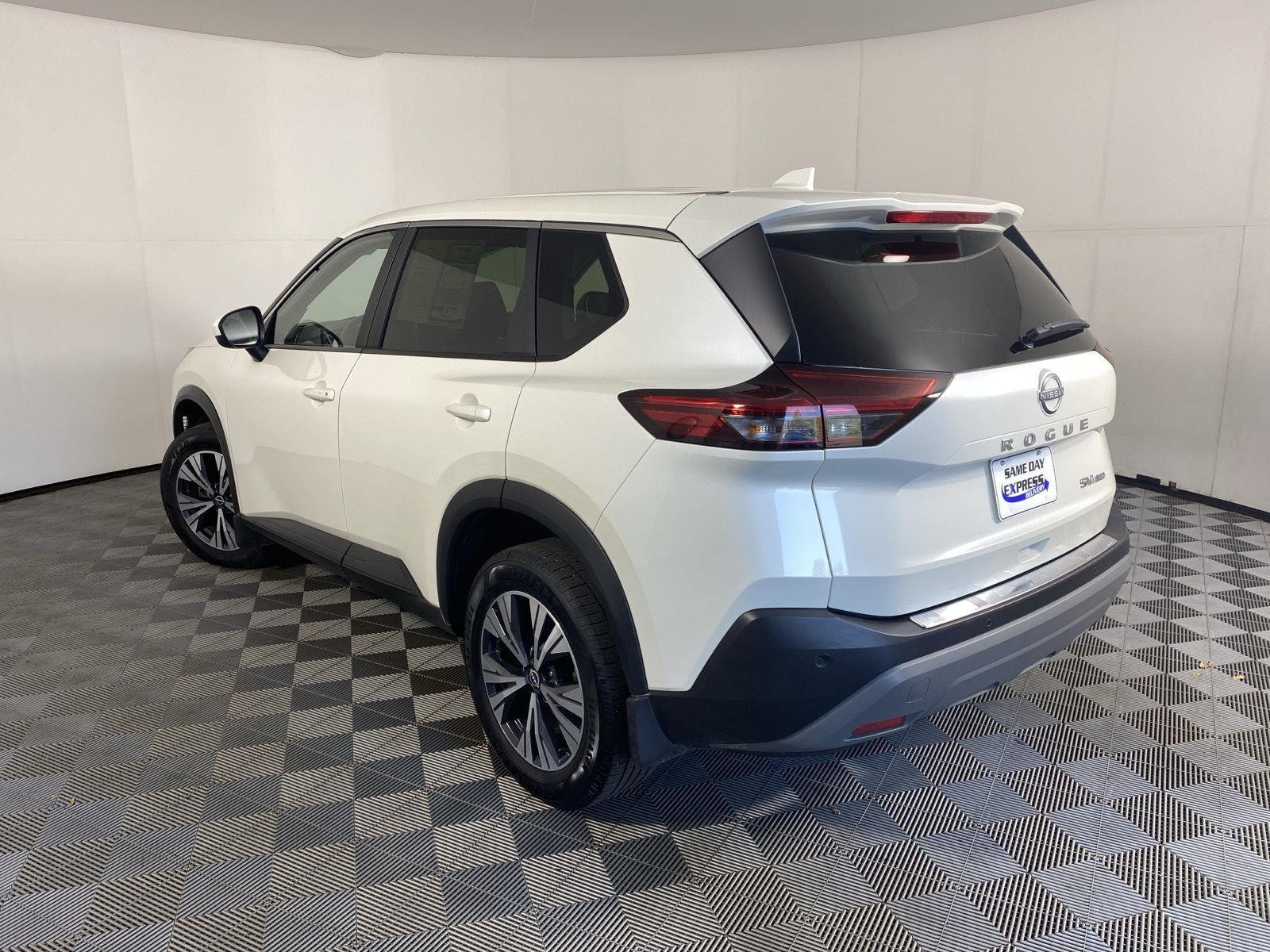 Used 2023 Pearl White Tricoat Nissan SV image 5