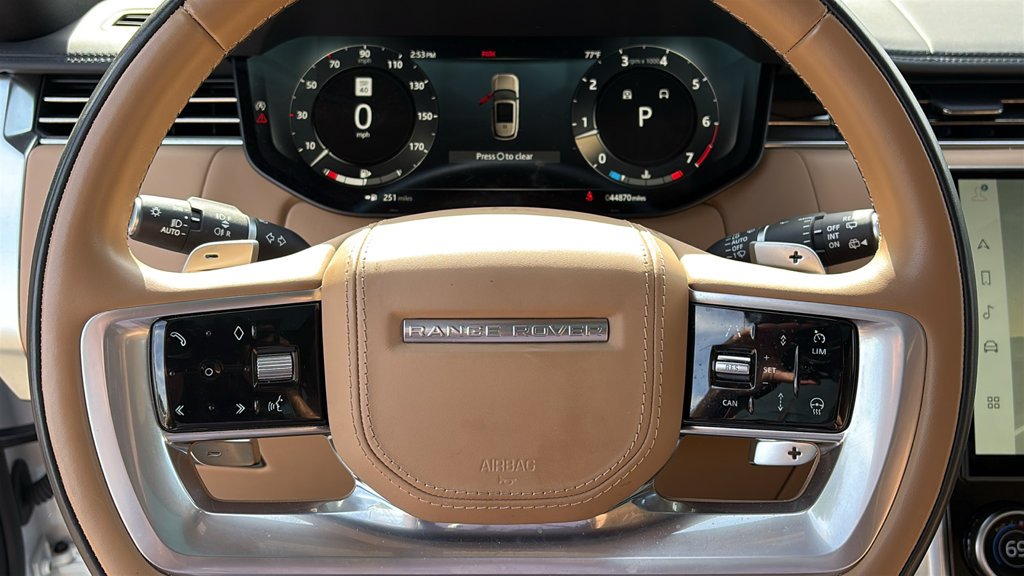Used 2023 White Land Rover SE image 14