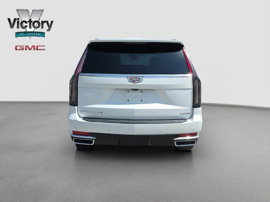 Used 2022 CRYSTAL WHITE TRICOAT Cadillac Premium Luxury image 16