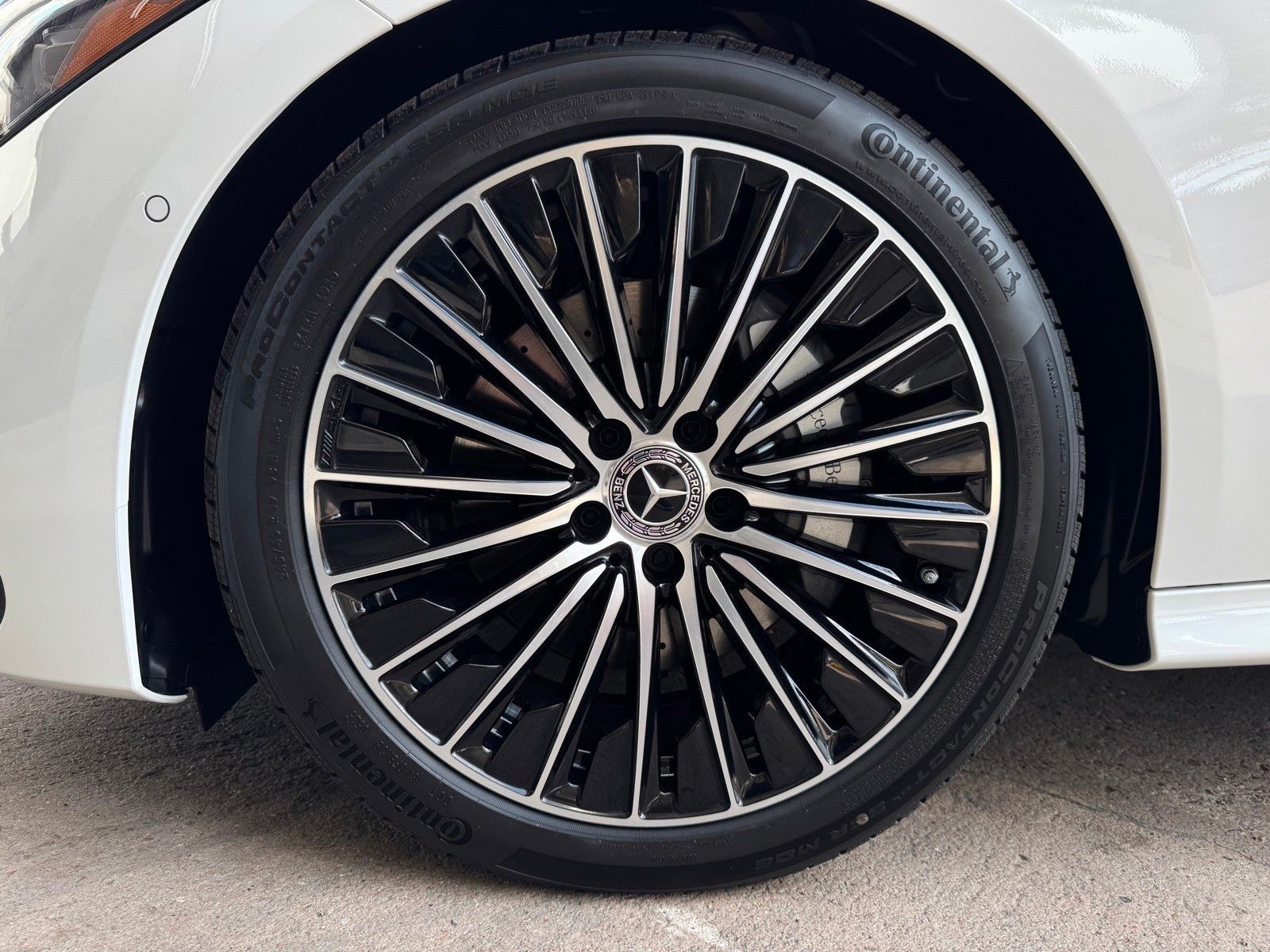 New 2026 Polar White Mercedes-Benz CLE 300 image 22