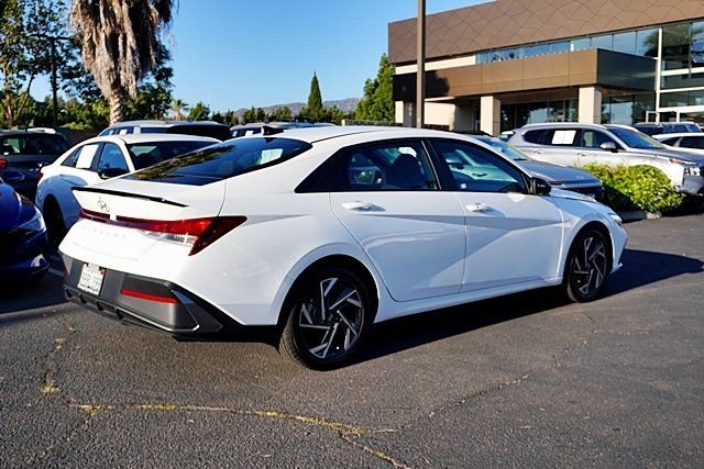Used 2025 White Hyundai SEL Sport image 7