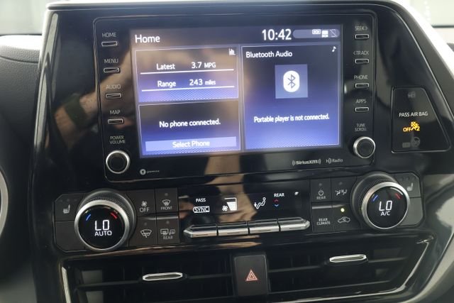 2022 Toyota Highlander XLE - Photo 14
