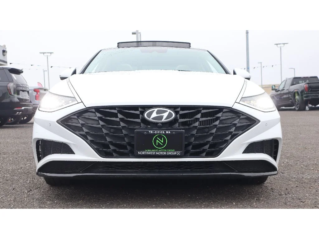 Used 2023 Serenity White Hyundai Limited image 30