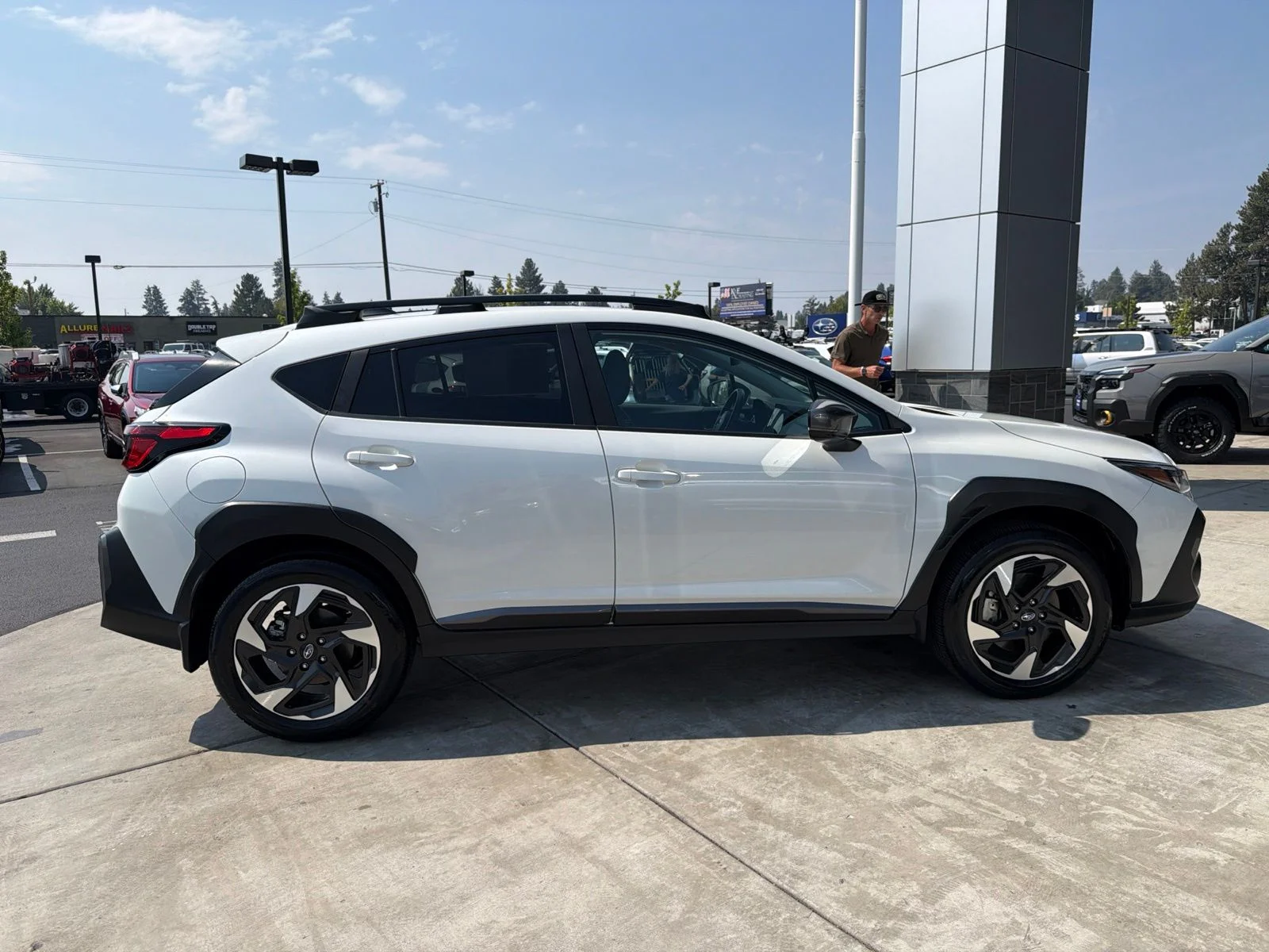 Used 2025 Crystal White Pearl Subaru Limited image 6