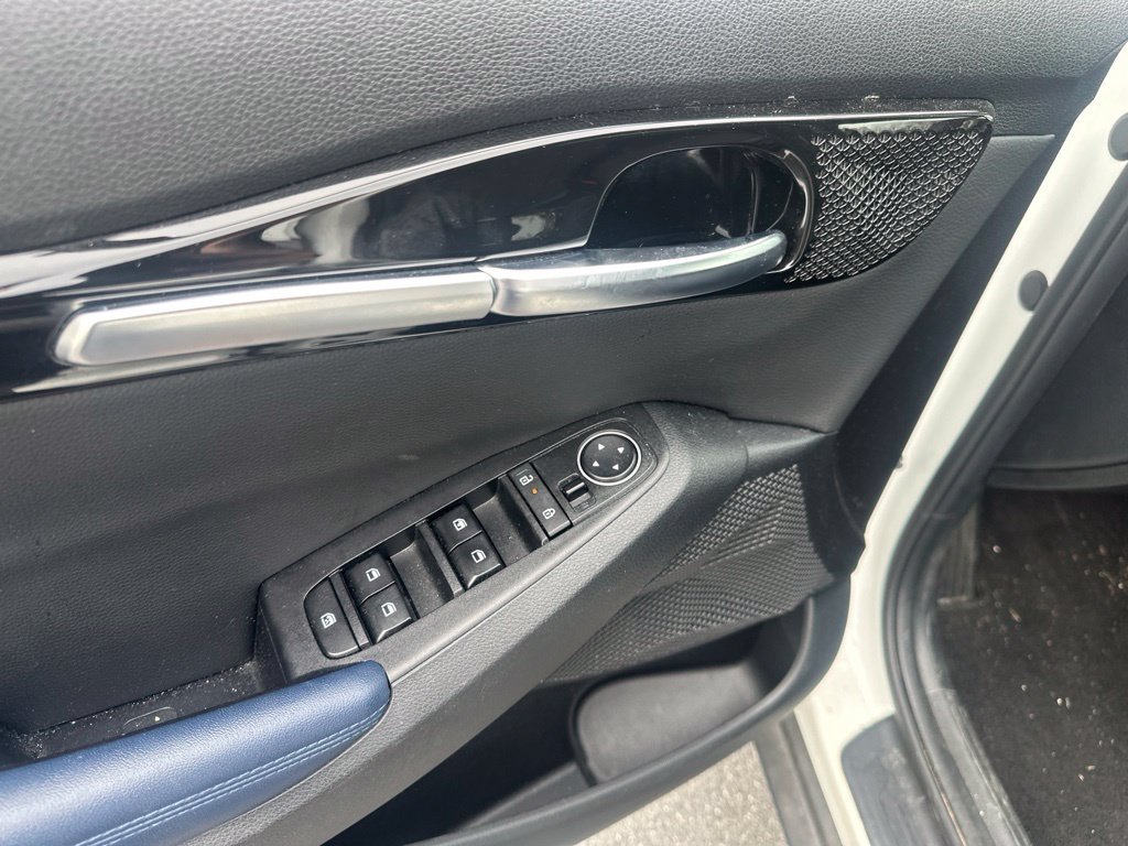 Used 2024 White Kia S image 17