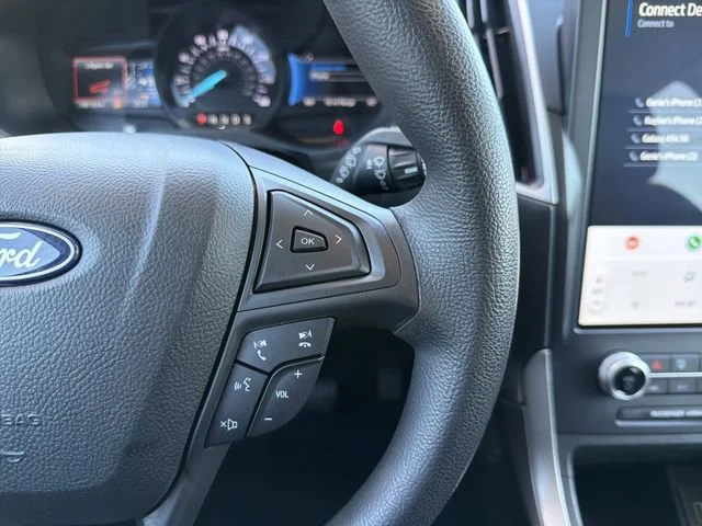 Used 2022 Black Ford SE image 30