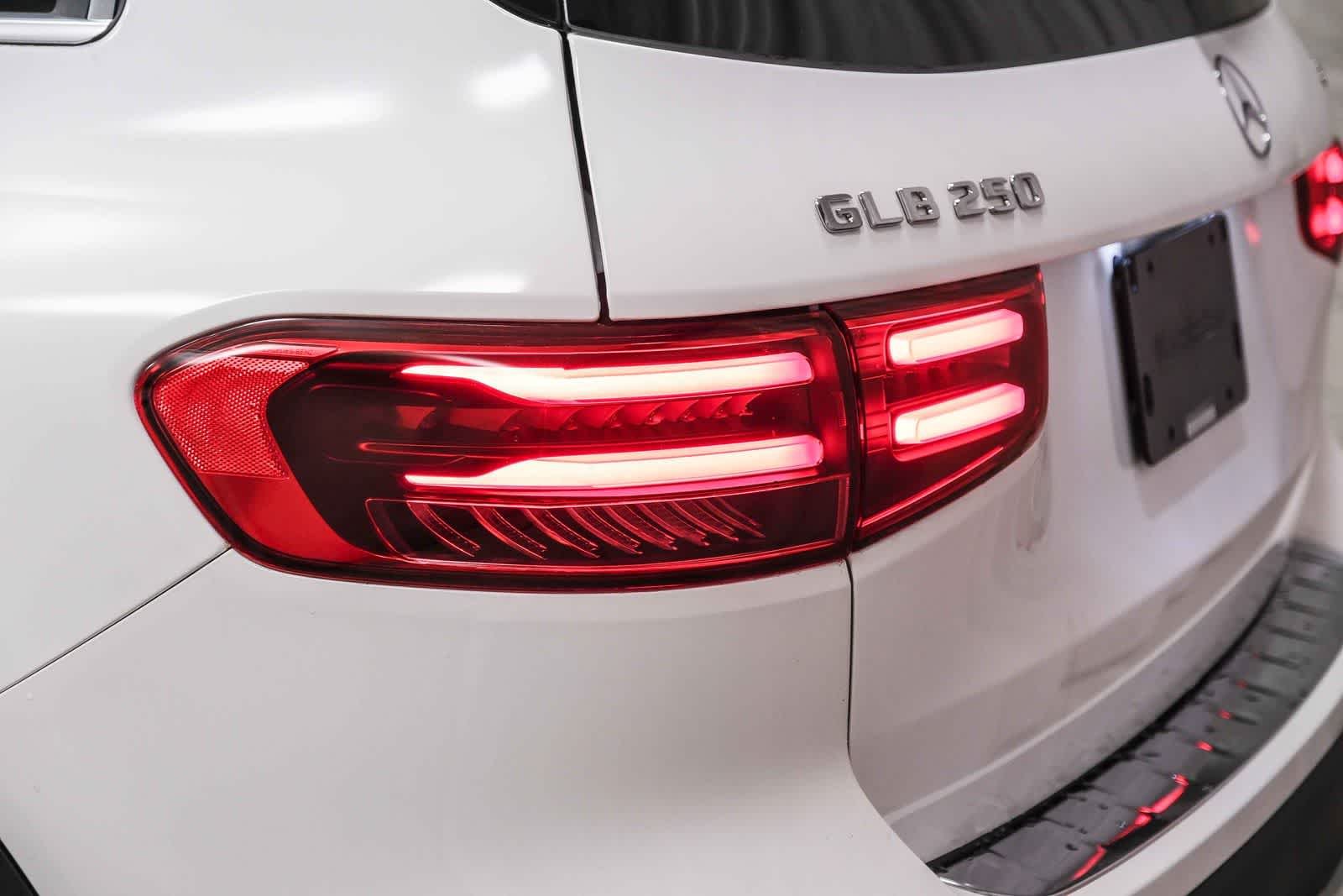 New 2026 Polar White Mercedes-Benz GLB 250 image 48