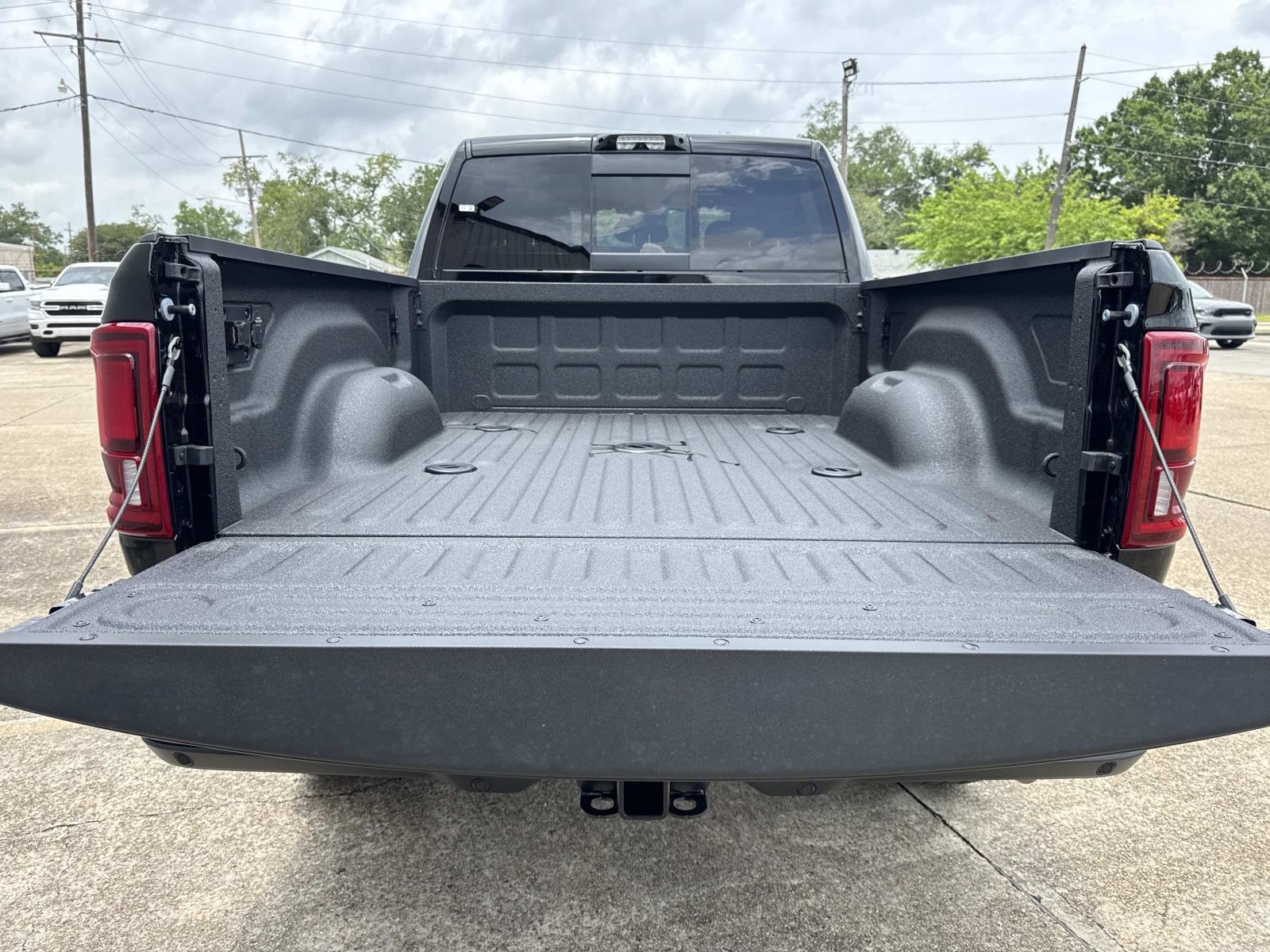 New 2026 Diamond Black Crystal Pearl-Coat Exterior Paint RAM Big Horn image 6