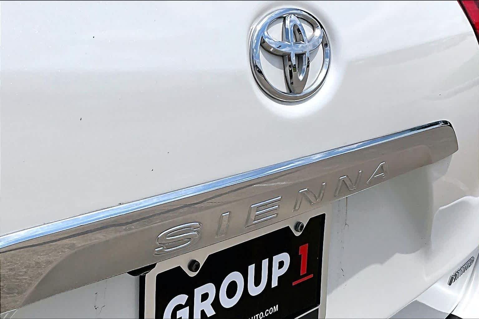 Used 2016 Blizzard Pearl Toyota Ltd Premium image 29