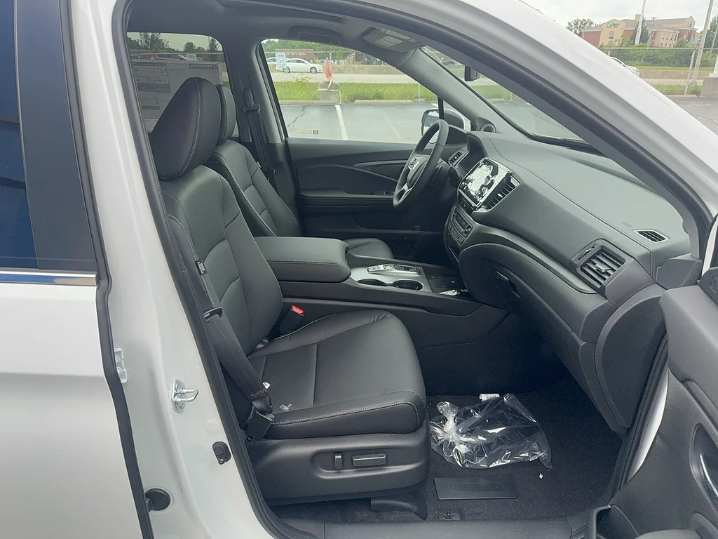 New 2026 Platinum White Pearl Honda RTL image 15