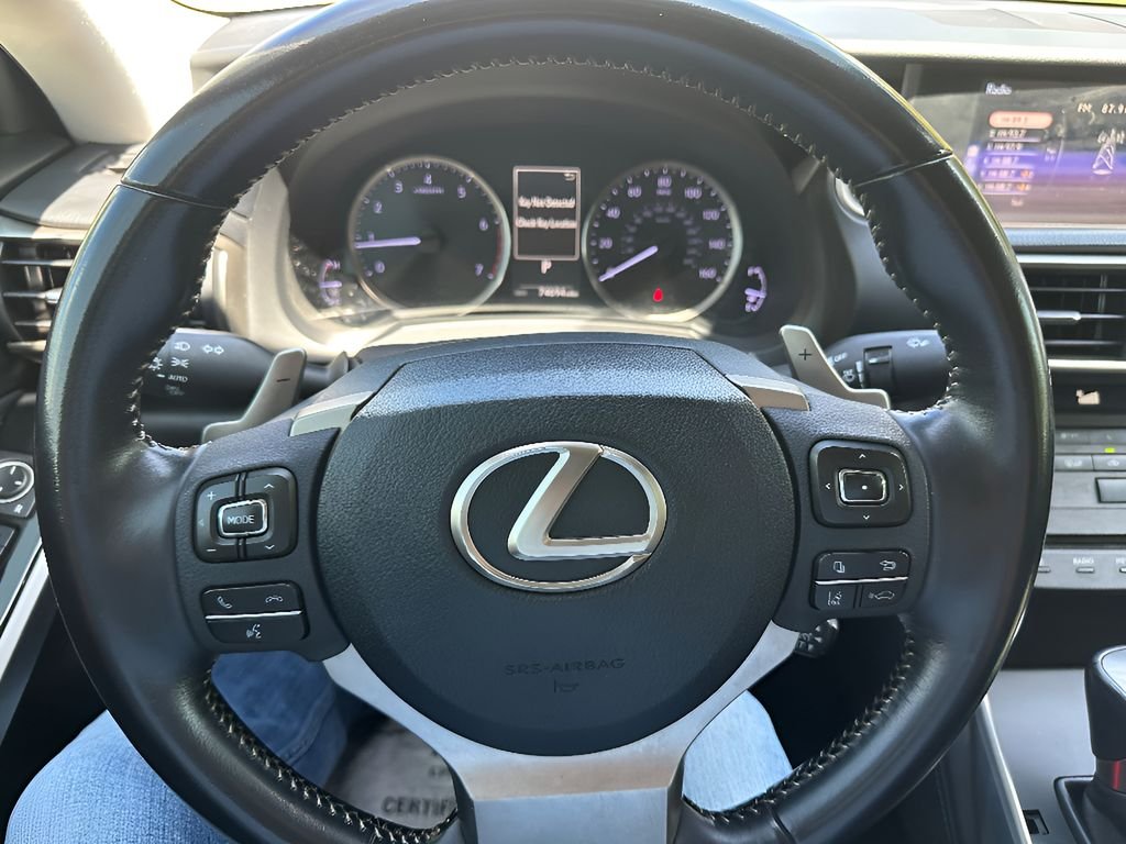 Used 2020 Eminent White Pearl Lexus Base image 25