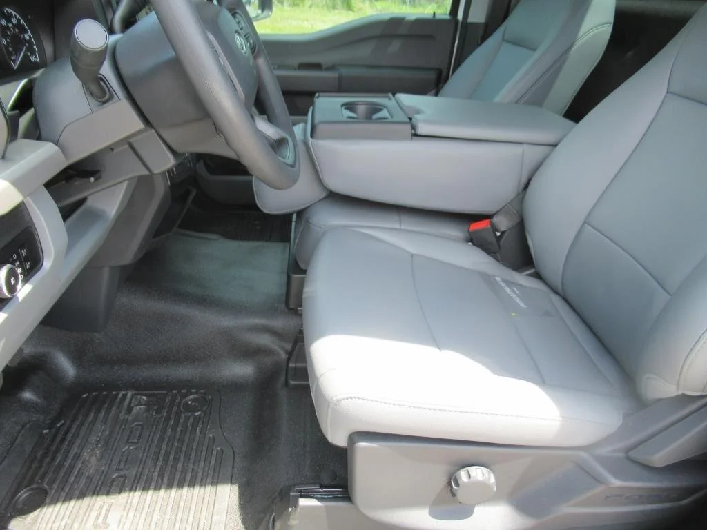 New 2024 Oxford White Ford F-250® XL image 15