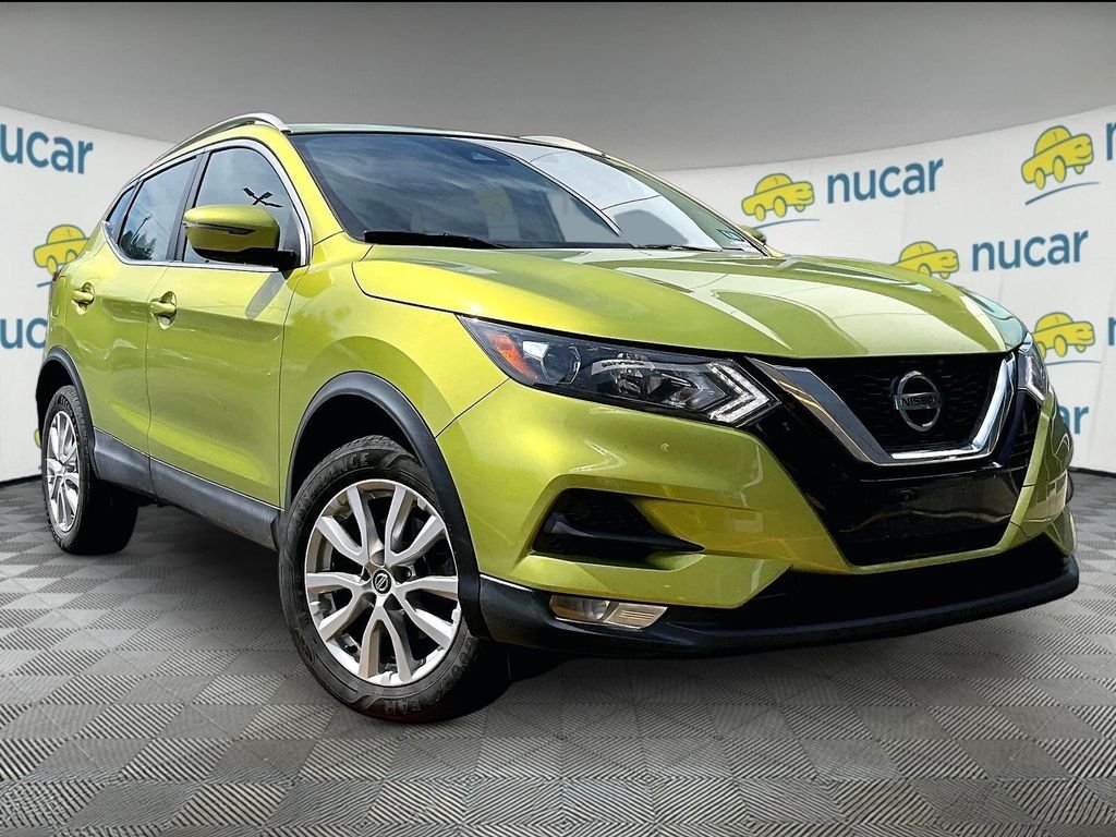 Used 2020 Green Nissan SV image 1