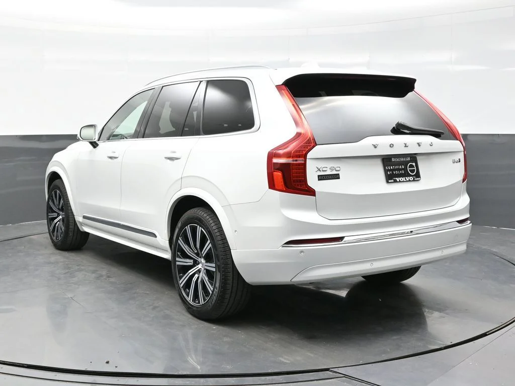 Certified Used 2023 Crystal White Volvo Plus image 5
