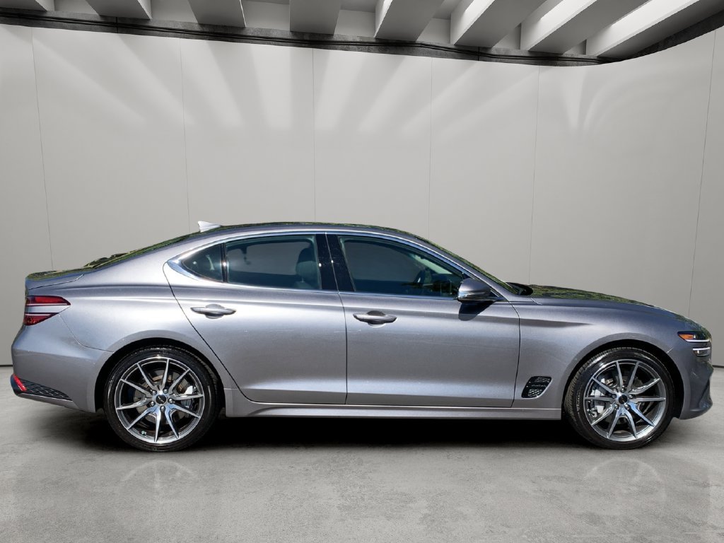 2026 GENESIS G70 Standard - Photo 6