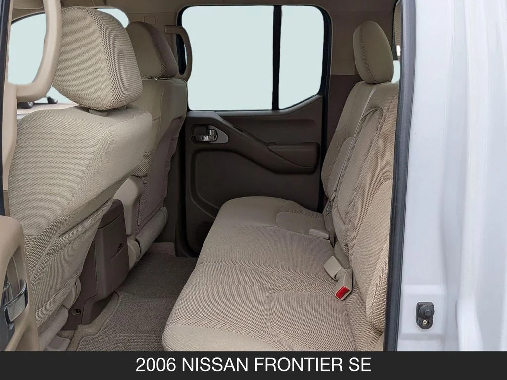 Used 2006 White Nissan SE image 16