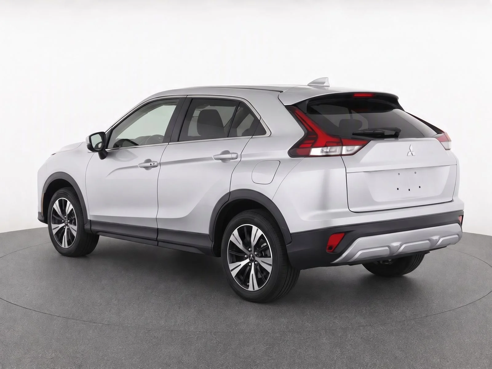 Used 2025 Alloy Silver Metallic Mitsubishi SE image 4