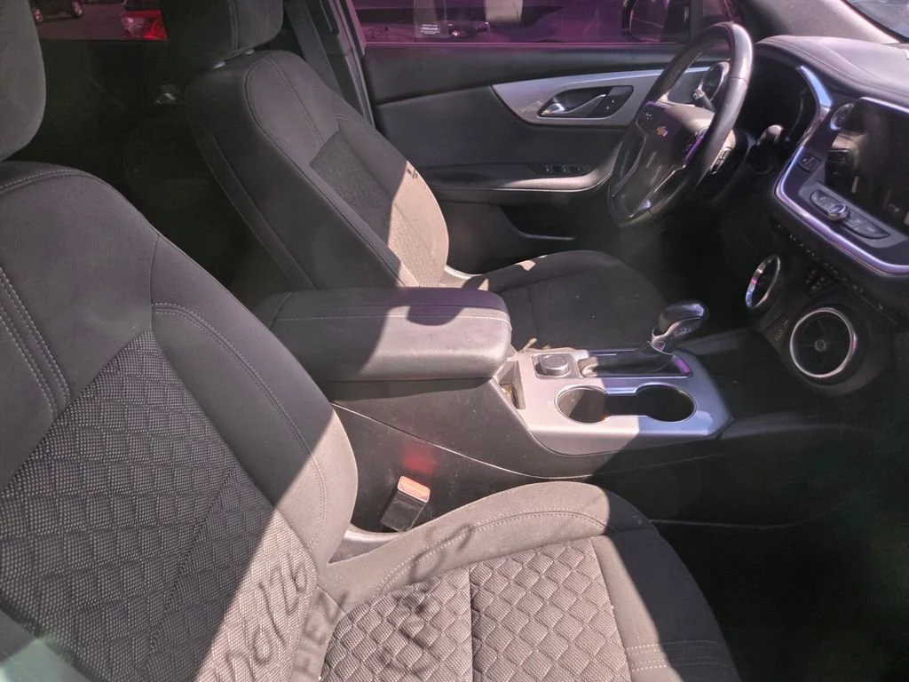Used 2020 GRAPHITE METALLIC Chevrolet LT image 4