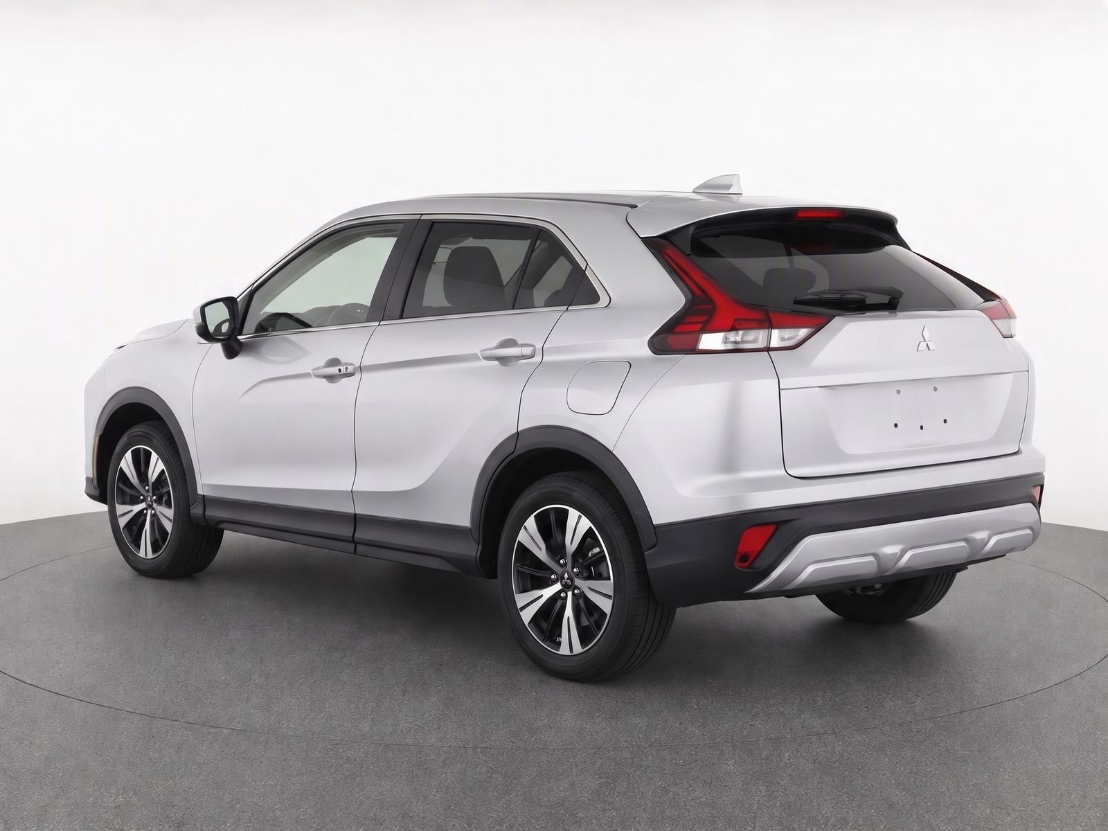 Used 2025 Alloy Silver Metallic Mitsubishi SE image 4