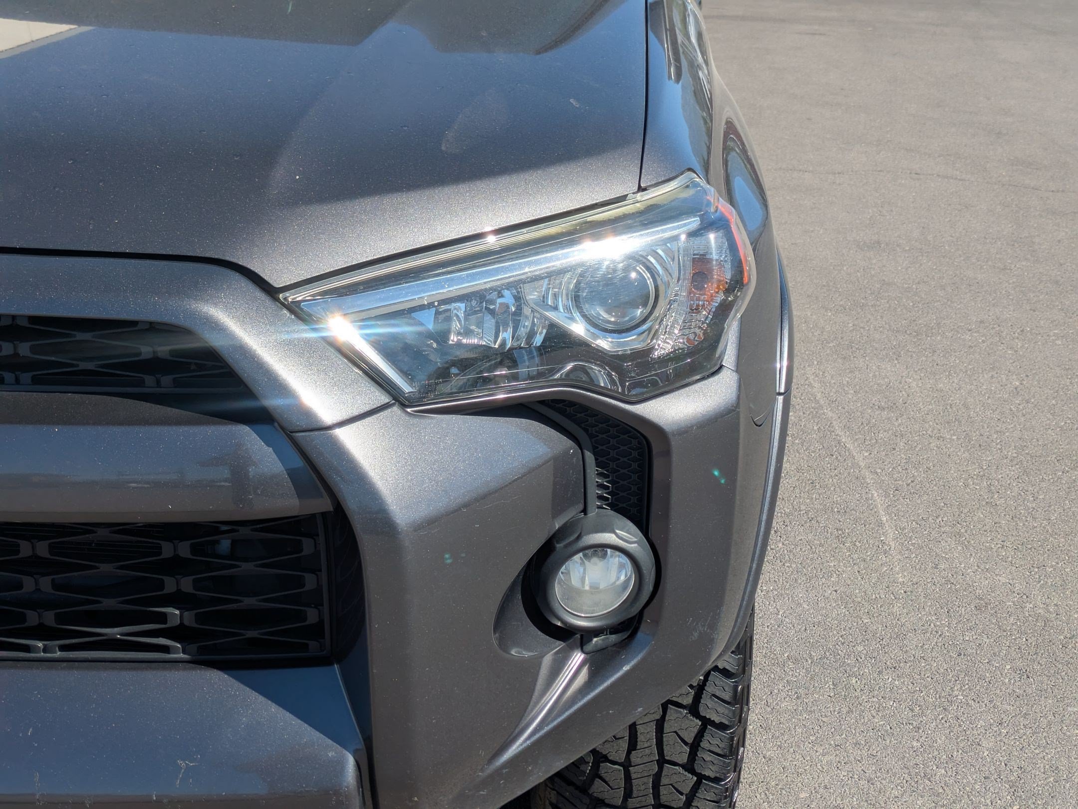 Used 2018 Magnetic Gray Metallic Toyota SR5 image 10