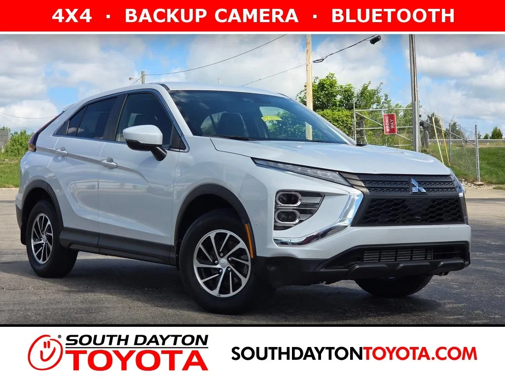 Used 2023 Diamond White Mitsubishi ES image 1